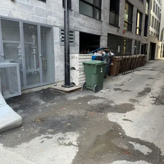 Passage dégagé dans l’aire de service après l’intervention